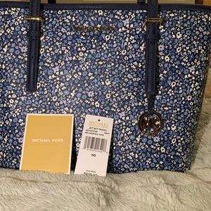 Floral Jet Set Travel Medium Carryall Tote - Navy